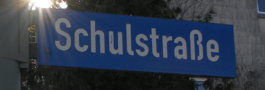 Straßenschild Schulstraße