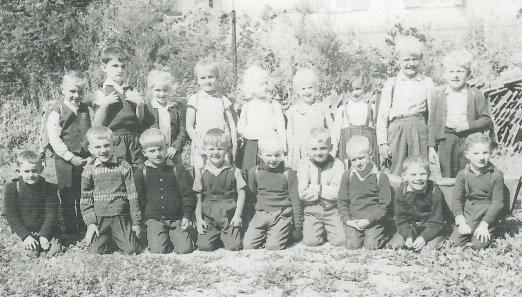Datei:Schulkinder 1963.png
