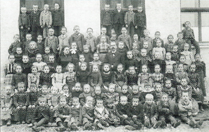 Schulkinder 1898.png